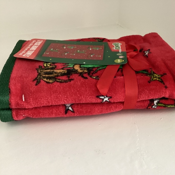 NWT PACK OF TWO GRINCH HAND TOWELS IN RED COLOR 16”x26” - Picture 6 of 9